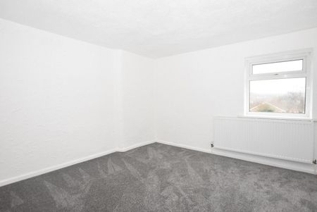2 bedroom Flat To Let - Photo 4
