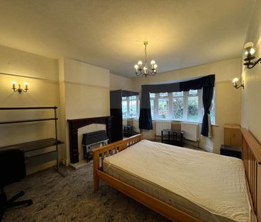 4 bedroom semi-detached house to rent - Photo 4