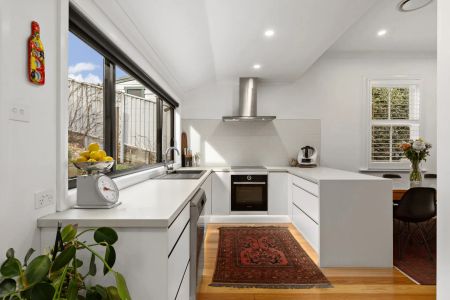 Modern Convenience Meets Effortless Elegance - Photo 3