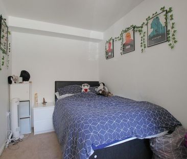 5 bedroom semi-detached house to rent - Photo 3