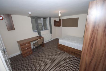 5 bedroom house to rent - Photo 2