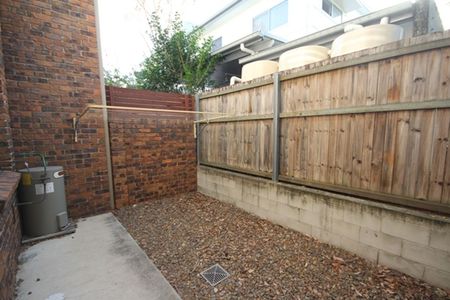 1/4 Lillian Street, 4301, Redbank Plains Qld - Photo 3