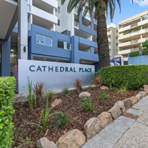 Inner-City Convenience Meets Resort-Style Comfort - Photo 2