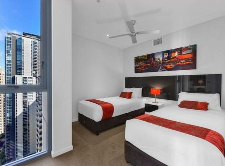 Modern Luxury with Stunning City Views - Partially Furnished - Photo 4