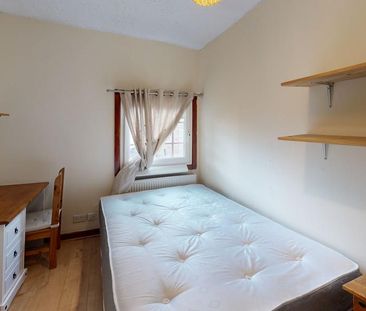 5 bedroom detached house to rent - Photo 4