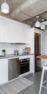 Fully furnished top floor renovated Gastown condo with deck for rent - Photo 3