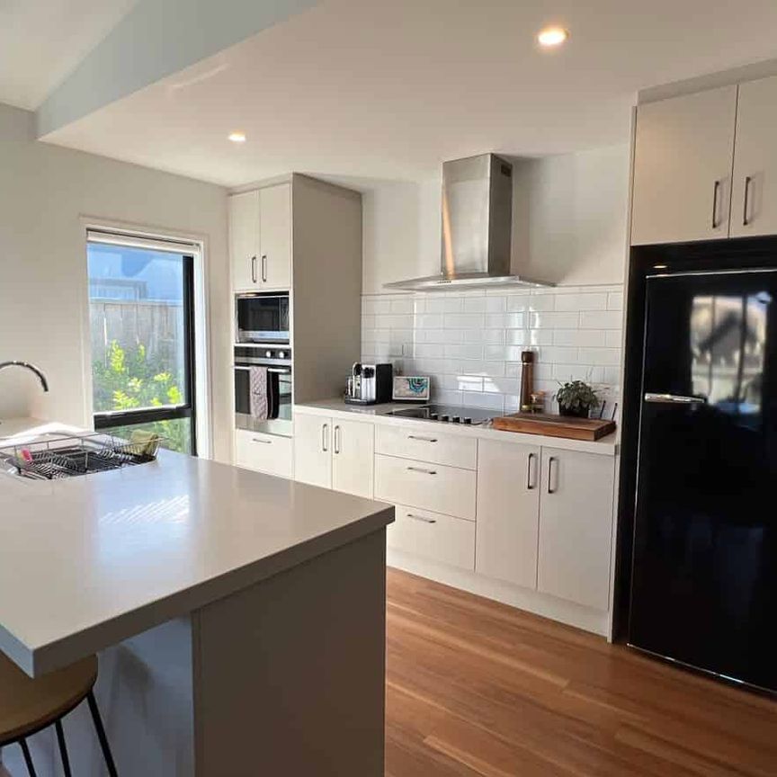 Contemporary Established Home in Hanley's - Photo 1