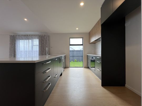 102 Skibbereen Dr, Halswell - Photo 1