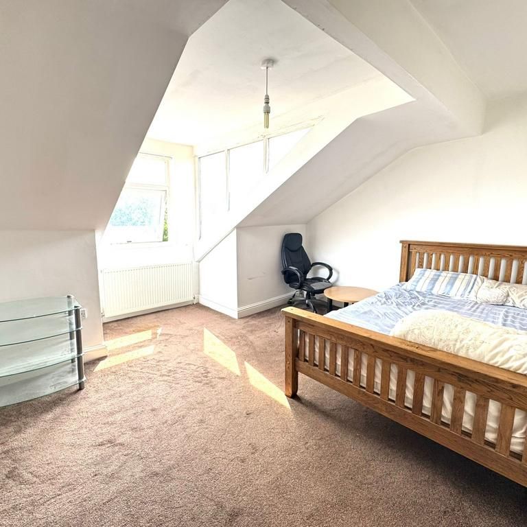 3 bedroom flat to rent - Photo 1