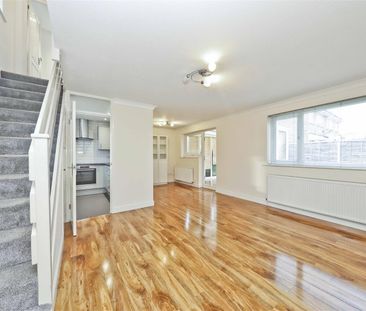 Aylsham Drive, Ickenham, UB10 - Photo 2