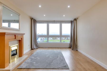 3 bedroom flat to rent - Photo 4