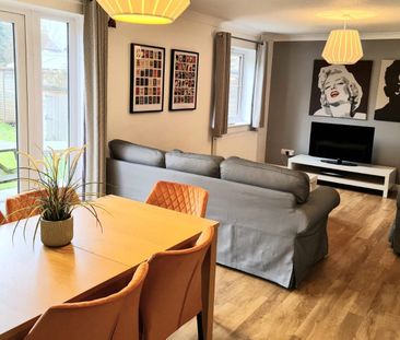 Windrush Court Room 6 - Photo 1