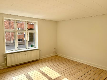 Hyggelig 3-værelses lejlighed i Aalborg med gode faciliteter - Photo 2