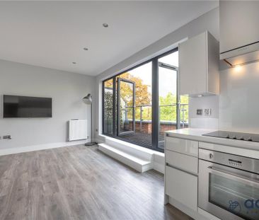 2 bedroom penthouse to rent - Photo 2