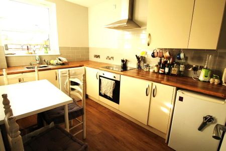 Flat 4, 8 Kinnegar Drive, Holywood, BT18 9JQ - Photo 3