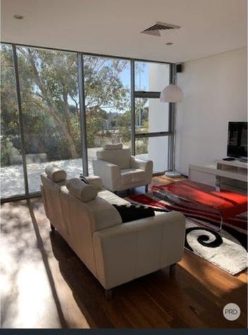 East Perth - Photo 2