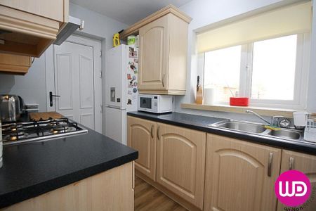 3 bedroom semi-detached house to rent - Photo 2