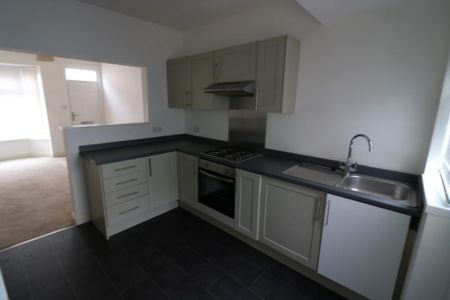2 bedroom terraced house to rent - Photo 4