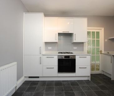 4 bedroom terraced house to rent - Photo 3