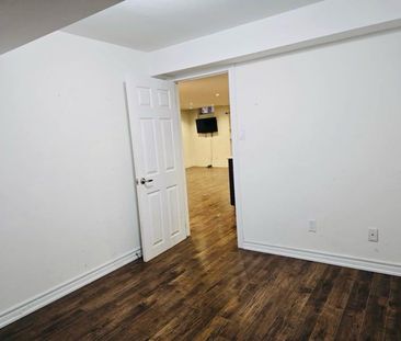 For Lease - 211 Zokol Drive, Aurora, Ontario - Photo 6