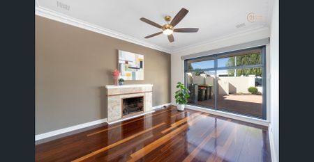 LOCATION COULDN'T BE ANY BETTER @ $780 per week - Photo 2