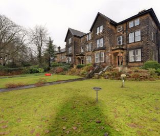 2 bedroom Flat in Springwood Road Flat 10, Leeds - Photo 2