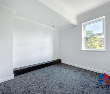 2 bedroom end of terrace house to rent - Photo 3