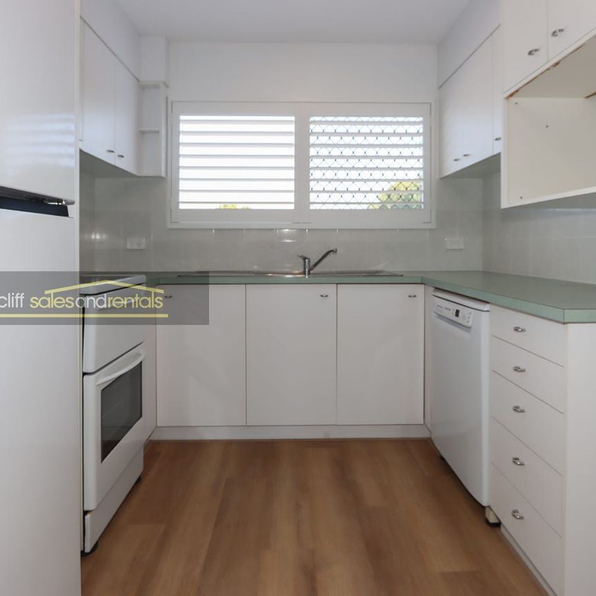 2 bedroom renovated unit opposite the beach - Photo 1