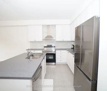 Condo Townhouse For Lease | N9246880 - Photo 2