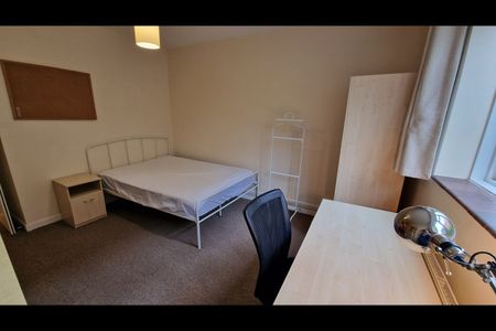 3 Bed Flat, Northiam, WC1H - Photo 3