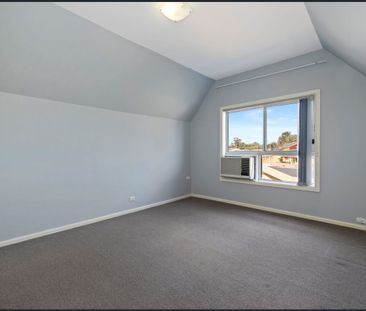 Modern & Comfortable Family Home in a Convenient Ingleburn Location - Photo 4