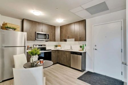 7711 Macleod Trail SW - Kingsland Junction — Jr 1 bed 1 bath - Photo 3