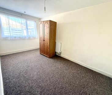 3 bedroom semi-detached bungalow to rent - Photo 3