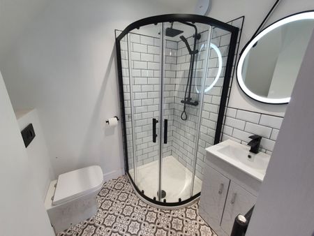 Room in a Shared House, Gartside Street, OL7 - Photo 5