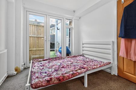 2 bedroom ground floor flat to rent - Photo 4