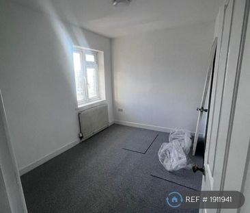 5 bedroom semi-detached house to rent - Photo 3