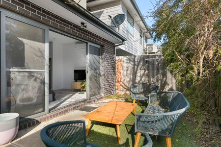 Townhouse in the Heart of Oak Park - Photo 5