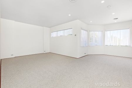 Luxury Family Living in the Heart of Malvern East - Photo 2