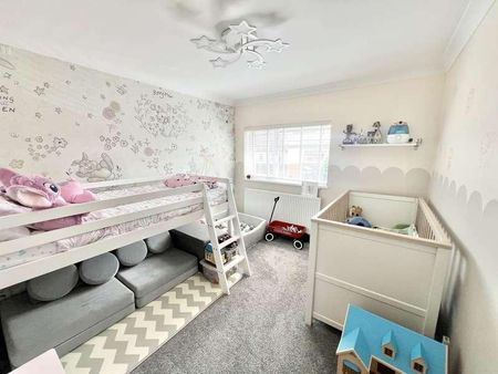 Stuart Close, Brentwood, CM15 - Photo 5