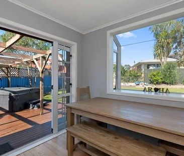 For a family seeking spacious living areas. - Photo 3