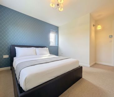 3 Bedroom - Photo 2
