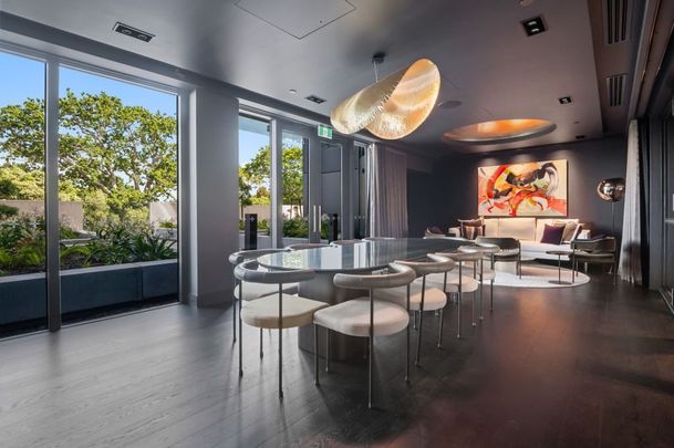 One Saint Stephens - Photo 1