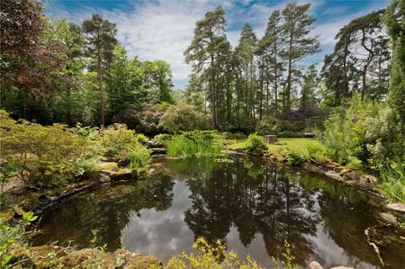 A 'Tarrant' home providing well proportioned and spacious accommodation and set in south facing grounds of about 2 acres on the main island of Wentworth Estate. - Photo 5