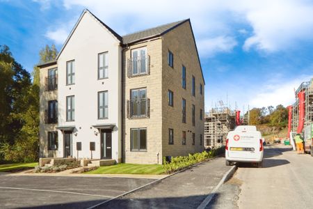 New Build Two Bedroom Townhouse to let in Lawnswood, Leeds - Photo 4