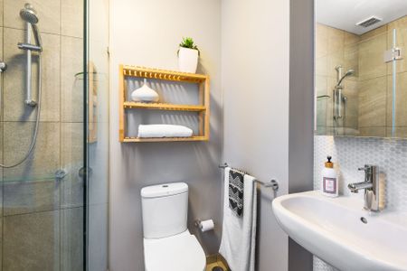 Gorgeous Ground Floor Apartment – A Must To Inspect - Photo 5