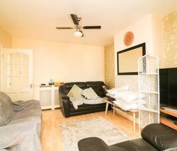 4 bedroom semi-detached house to rent - Photo 5