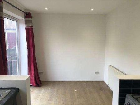 Northumberland Roadbrinningtonstockport, SK5 - Photo 2