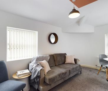 2 bedroom flat to rent - Photo 2