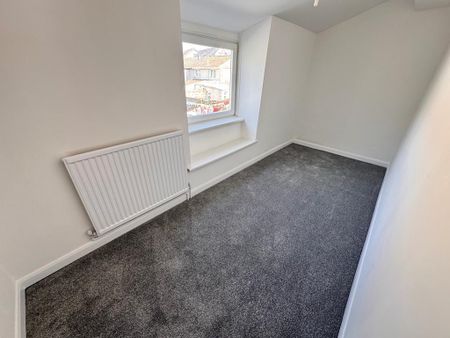 2 bedroom end of terrace house to rent - Photo 2