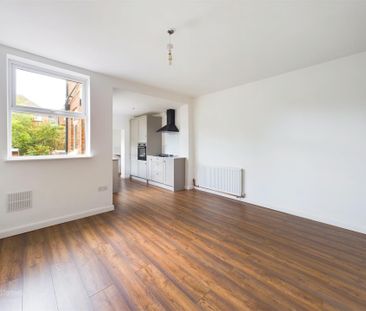 2 bedroom Terraced House to rent - Photo 3